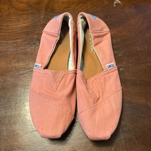 Toms
